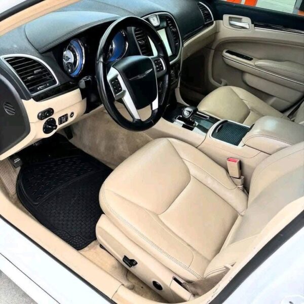 2012 Chrysler 300 3.6 - Image 6