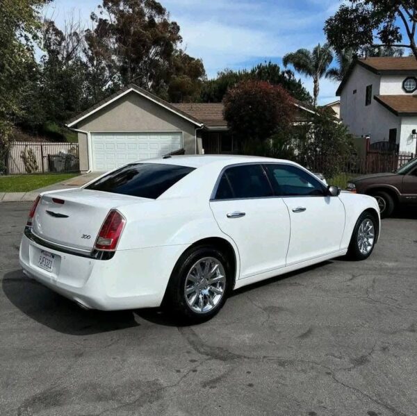 2012 Chrysler 300 3.6 - Image 4