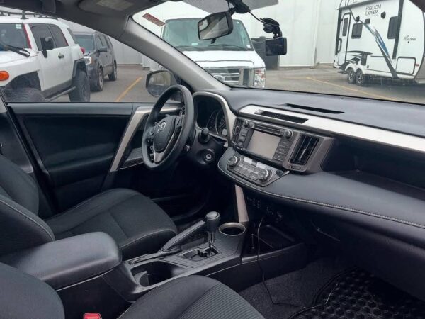 2014 Toyota RAV4 XLE - Image 9