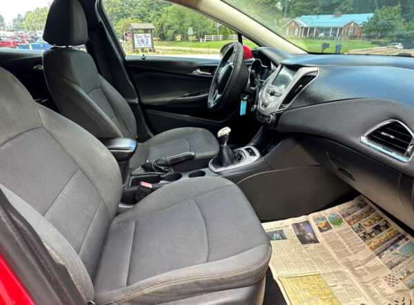 2017 Chevrolet Cruze - Image 12