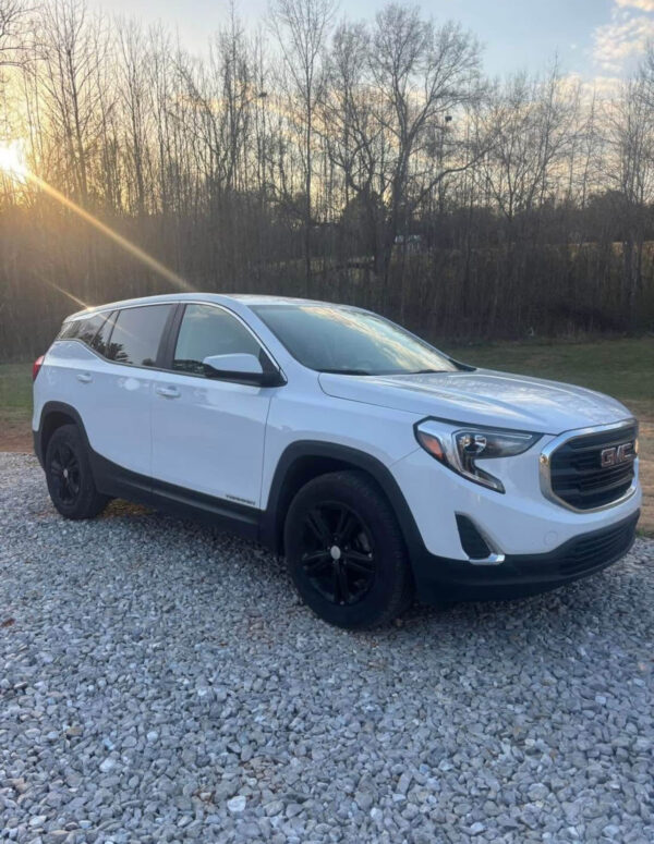 2021 GMC Terrain SLE - Image 3
