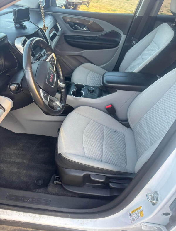 2021 GMC Terrain SLE - Image 4