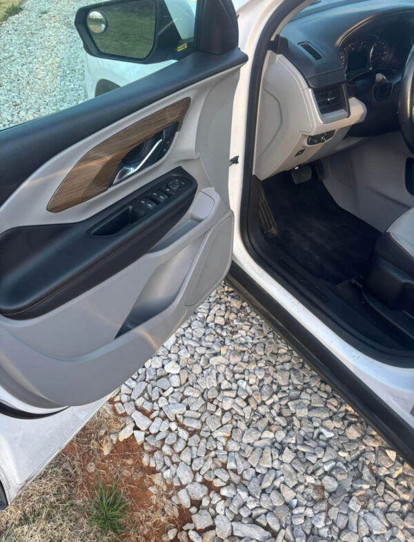 2021 GMC Terrain SLE - Image 8