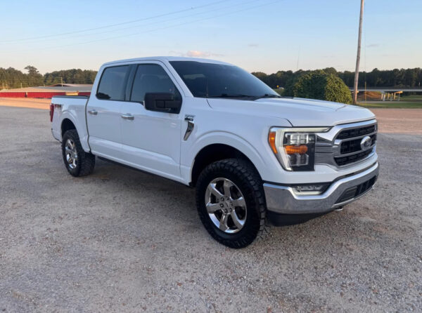 2021 Ford F-150 · XLT Pickup 4D 5 1/2 ft - Image 2