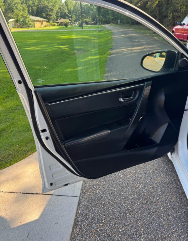 2018 Toyota Corolla · XLE Sedan 4D - Image 10