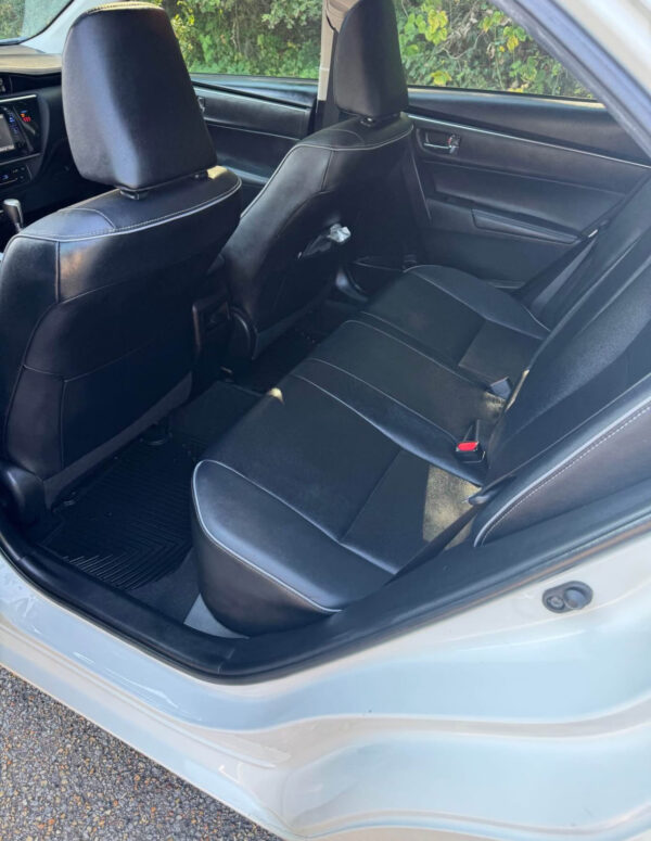 2018 Toyota Corolla · XLE Sedan 4D - Image 9