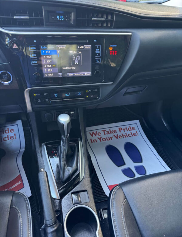 2018 Toyota Corolla · XLE Sedan 4D - Image 11