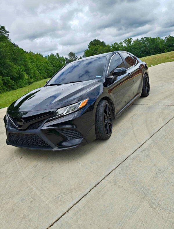 2020 Toyota Camry · SE Sedan 4D