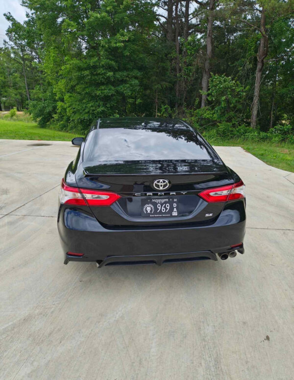 2020 Toyota Camry · SE Sedan 4D - Image 4