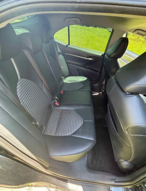 2020 Toyota Camry · SE Sedan 4D - Image 6