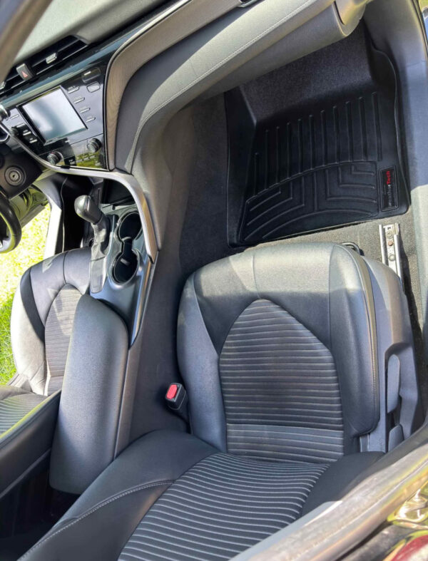 2020 Toyota Camry · SE Sedan 4D - Image 7