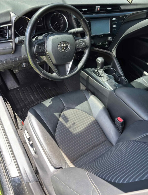 2020 Toyota Camry · SE Sedan 4D - Image 9