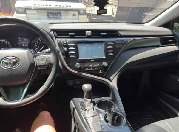 2020 Toyota Camry · SE Sedan 4D - Image 11